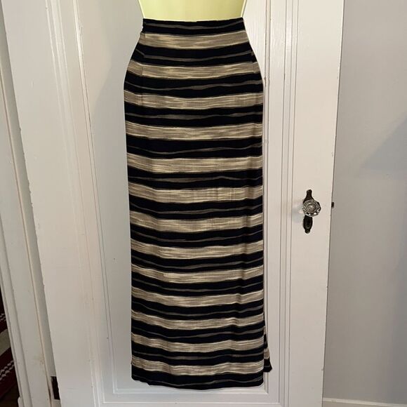 Vtg 90s Jones New York black, cream & gray horizontal striped wrap look skirt - Picture 7 of 8